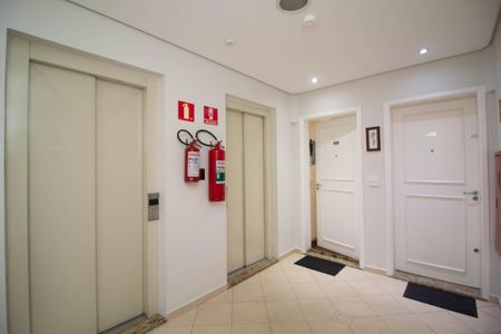 Apartamento à venda com 84m², 3 quartos e 2 vagas Apartamento à venda com 84m², 3 quartos e 2 vagasHall de entrada