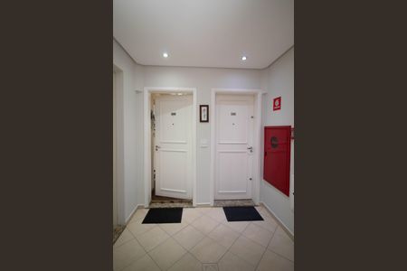 Apartamento à venda com 84m², 3 quartos e 2 vagas Apartamento à venda com 84m², 3 quartos e 2 vagasHall de entrada