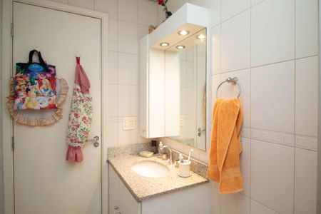Apartamento à venda com 84m², 3 quartos e 2 vagas Apartamento à venda com 84m², 3 quartos e 2 vagasBanheiro Social