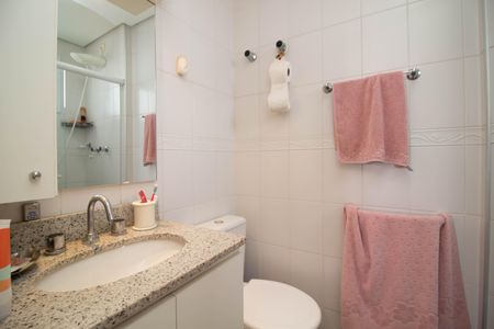 Apartamento à venda com 84m², 3 quartos e 2 vagas Apartamento à venda com 84m², 3 quartos e 2 vagasBanheiro da Suíte