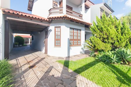 Casa à venda com 250m², 4 quartos e 2 vagasFachada