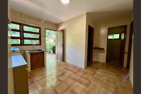 Casa de condomínio para alugar com 555m², 5 quartos e 5 vagasÁrea de Serviço