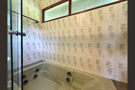 Casa de condomínio para alugar com 555m², 5 quartos e 5 vagasBanheiro Suíte 