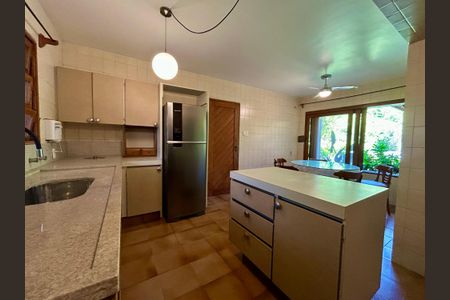 Casa de condomínio para alugar com 555m², 5 quartos e 5 vagasCozinha 