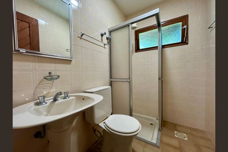 Casa de condomínio para alugar com 555m², 5 quartos e 5 vagasBanheiro Área de Serviço 