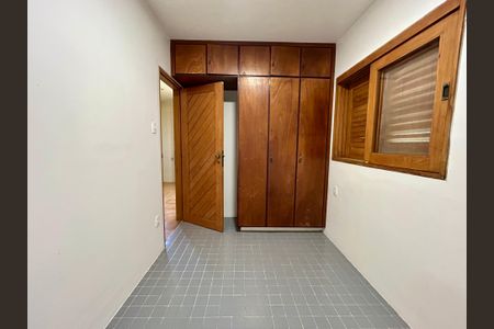 Casa de condomínio para alugar com 555m², 5 quartos e 5 vagasQuarto Da Área De serviço 