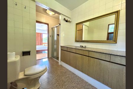 Casa de condomínio para alugar com 555m², 5 quartos e 5 vagasBanheiro Suíte 