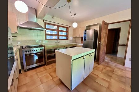 Casa de condomínio para alugar com 555m², 5 quartos e 5 vagasCozinha 