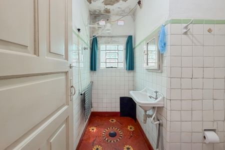 Casa à venda com 300m², 3 quartos e 2 vagas Casa à venda com 300m², 3 quartos e 2 vagasBanheiro