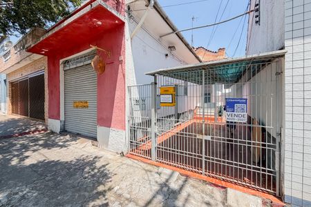 Casa à venda com 300m², 3 quartos e 2 vagas Casa à venda com 300m², 3 quartos e 2 vagasFachada