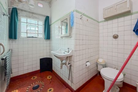 Casa à venda com 300m², 3 quartos e 2 vagas Casa à venda com 300m², 3 quartos e 2 vagasBanheiro