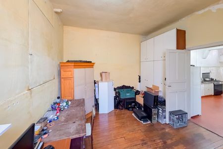 Casa à venda com 300m², 3 quartos e 2 vagas Casa à venda com 300m², 3 quartos e 2 vagasQuarto 1