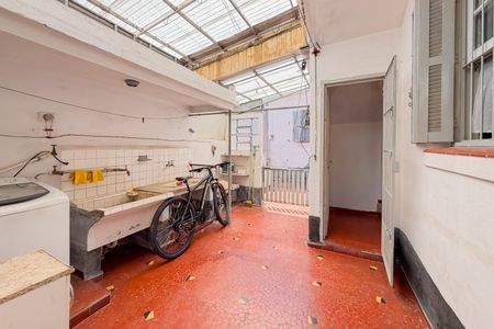 Casa à venda com 300m², 3 quartos e 2 vagas Casa à venda com 300m², 3 quartos e 2 vagasÁrea de Serviço