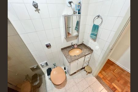 Apartamento à venda com 74m², 2 quartos e 1 vaga Apartamento à venda com 74m², 2 quartos e 1 vagaBanheiro