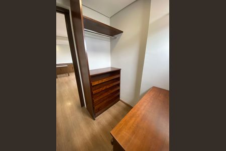 Apartamento à venda com 245m², 4 quartos e 4 vagasCloset da suíte 1