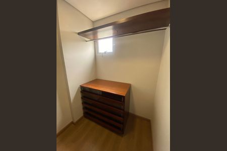 Apartamento à venda com 245m², 4 quartos e 4 vagasCloset da suíte 1