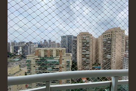 Apartamento à venda com 245m², 4 quartos e 4 vagasVista da suíte 2