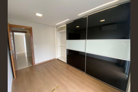 Apartamento à venda com 245m², 4 quartos e 4 vagasQuarto 1