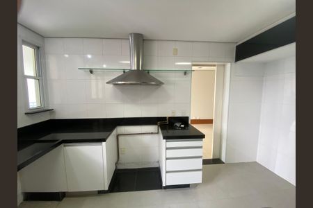 Apartamento à venda com 245m², 4 quartos e 4 vagasCozinha