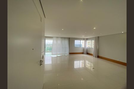 Apartamento à venda com 245m², 4 quartos e 4 vagasSala