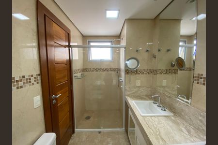 Apartamento à venda com 245m², 4 quartos e 4 vagasBanheiro da suíte 2