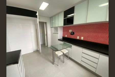Apartamento à venda com 245m², 4 quartos e 4 vagasCozinha
