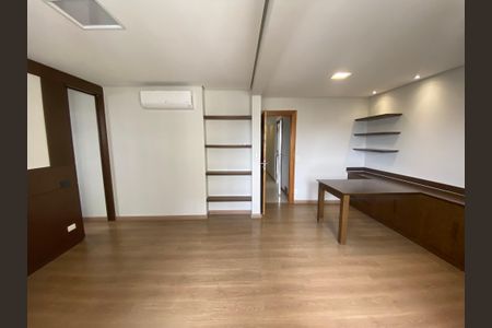 Apartamento à venda com 245m², 4 quartos e 4 vagasSuíte 1