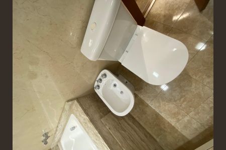 Apartamento à venda com 245m², 4 quartos e 4 vagasBanheiro da suíte 2