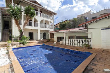 Casa para alugar com 373m², 5 quartos e 2 vagasQuintal