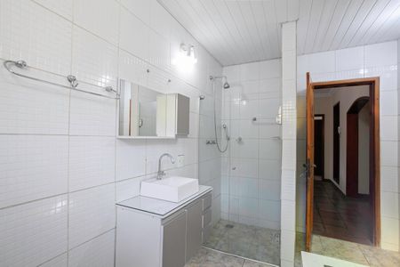 Casa para alugar com 373m², 5 quartos e 2 vagasBanheiro social