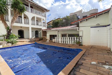 Casa para alugar com 373m², 5 quartos e 2 vagasPiscina
