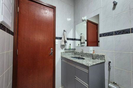 Casa à venda com 340m², 4 quartos e 4 vagasBanheiro