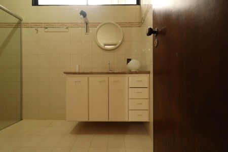 Casa para alugar com 250m², 4 quartos e 3 vagas Casa para alugar com 250m², 4 quartos e 3 vagasBanheiro da Suíte