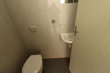 Casa para alugar com 250m², 4 quartos e 3 vagas Casa para alugar com 250m², 4 quartos e 3 vagasBanheiro de serviço