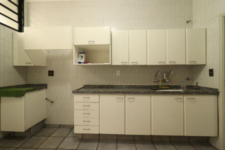 Casa para alugar com 250m², 4 quartos e 3 vagas Casa para alugar com 250m², 4 quartos e 3 vagasCozinha