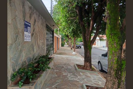 Casa para alugar com 250m², 4 quartos e 3 vagas Casa para alugar com 250m², 4 quartos e 3 vagasFachada