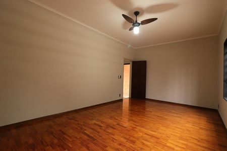 Casa para alugar com 250m², 4 quartos e 3 vagas Casa para alugar com 250m², 4 quartos e 3 vagasSala