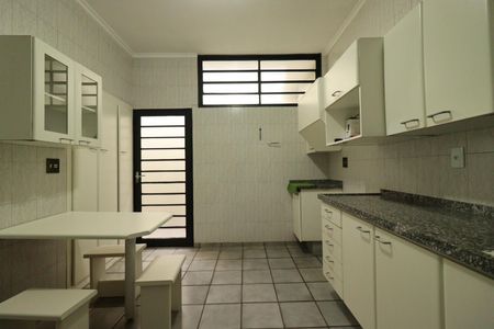 Casa para alugar com 250m², 4 quartos e 3 vagas Casa para alugar com 250m², 4 quartos e 3 vagasCozinha