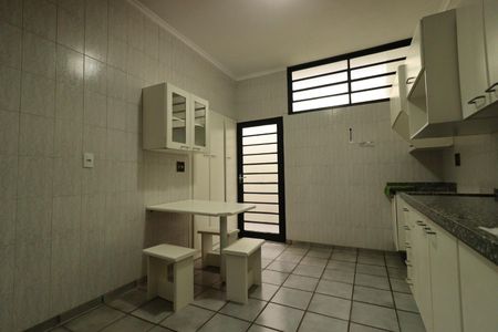 Casa para alugar com 250m², 4 quartos e 3 vagas Casa para alugar com 250m², 4 quartos e 3 vagasCozinha