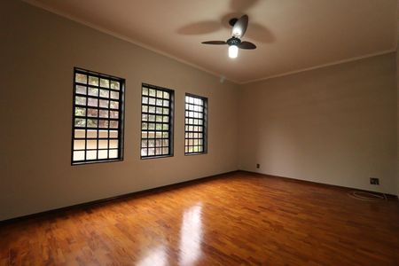 Casa para alugar com 250m², 4 quartos e 3 vagas Casa para alugar com 250m², 4 quartos e 3 vagasSala