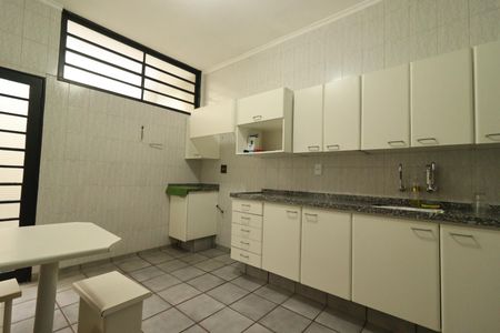 Casa para alugar com 250m², 4 quartos e 3 vagas Casa para alugar com 250m², 4 quartos e 3 vagasCozinha