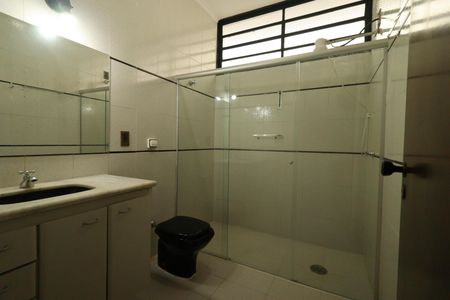 Casa para alugar com 250m², 4 quartos e 3 vagas Casa para alugar com 250m², 4 quartos e 3 vagasBanheiro