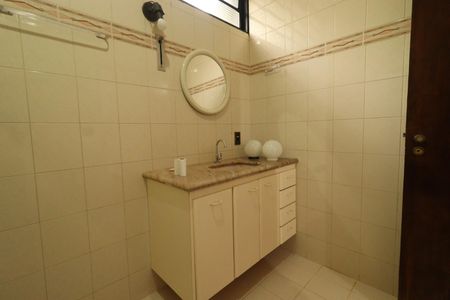 Casa para alugar com 250m², 4 quartos e 3 vagas Casa para alugar com 250m², 4 quartos e 3 vagasBanheiro da Suíte