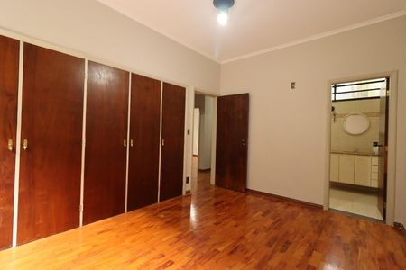 Casa para alugar com 250m², 4 quartos e 3 vagas Casa para alugar com 250m², 4 quartos e 3 vagasSuíte