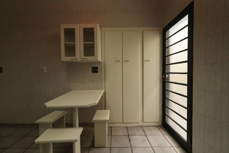 Casa para alugar com 250m², 4 quartos e 3 vagas Casa para alugar com 250m², 4 quartos e 3 vagasCozinha