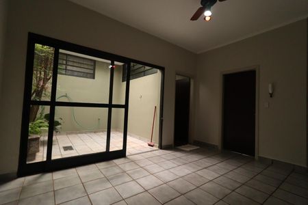 Casa para alugar com 250m², 4 quartos e 3 vagas Casa para alugar com 250m², 4 quartos e 3 vagasSala de Jantar
