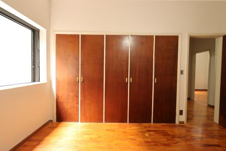 Casa para alugar com 250m², 4 quartos e 3 vagas Casa para alugar com 250m², 4 quartos e 3 vagasSuíte