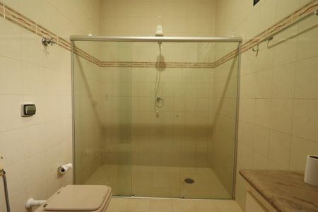 Casa para alugar com 250m², 4 quartos e 3 vagas Casa para alugar com 250m², 4 quartos e 3 vagasBanheiro da Suíte