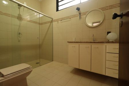 Casa para alugar com 250m², 4 quartos e 3 vagas Casa para alugar com 250m², 4 quartos e 3 vagasBanheiro da Suíte