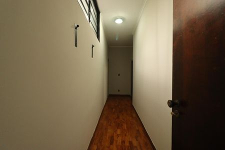 Corredor  de casa para alugar com 4 quartos, 250m² em Jardim Macedo, Ribeirão Preto